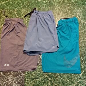 Shorts mens size xlarge Nike. Under Armour, Zelos swimming trucks